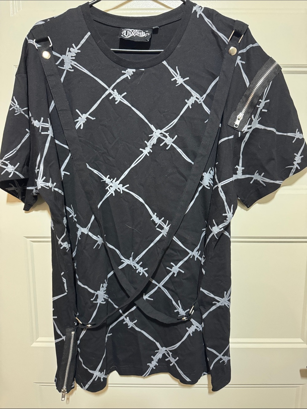 Men's Black Barbed Wire Graphic Short Sleeve Tee with Zipper Detail